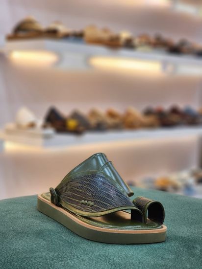 صورة شرقي اكس مطرز